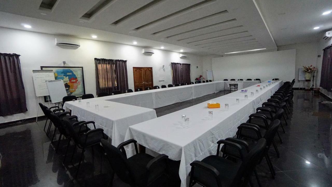 The Family Kingdom Resort Freetown Kültér fotó